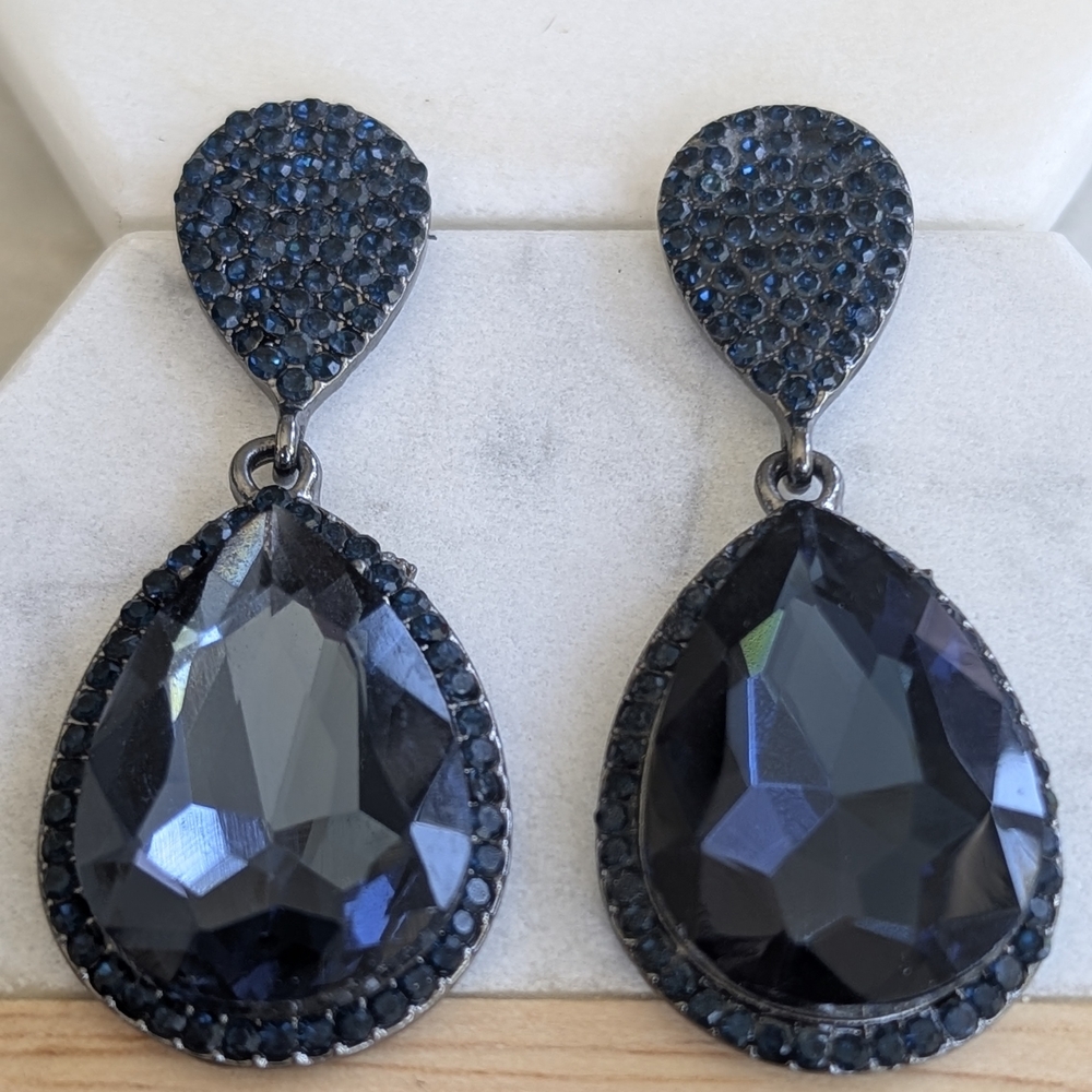 Elegant Black Teardrop Earrings